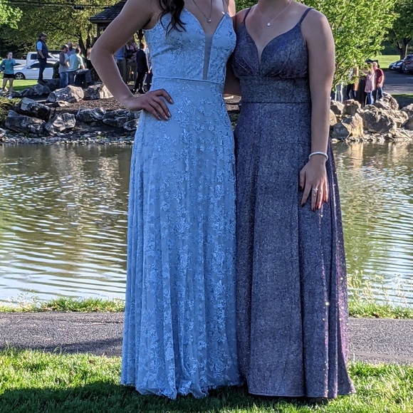 Light blue plunge neckline prom dress size 2 - Picture 2 of 3